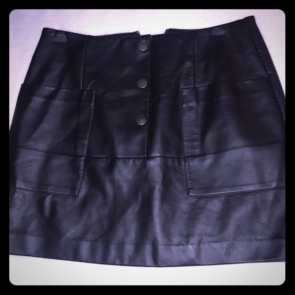 black leather skirt - Picture 1 of 3